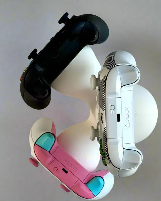 🎮 Modern Triple Controller Stand – Sleek Holder for PS, PS5, Switch, Xbx & More  3D Printed In Multiple Color Options 🎮